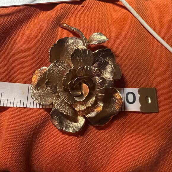 Vintage Monet large gold tone rose flower brooch pin MCM jewelry signed designer - Picture 7 of 7